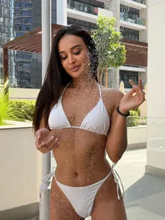 Evelyn escort in Dubai