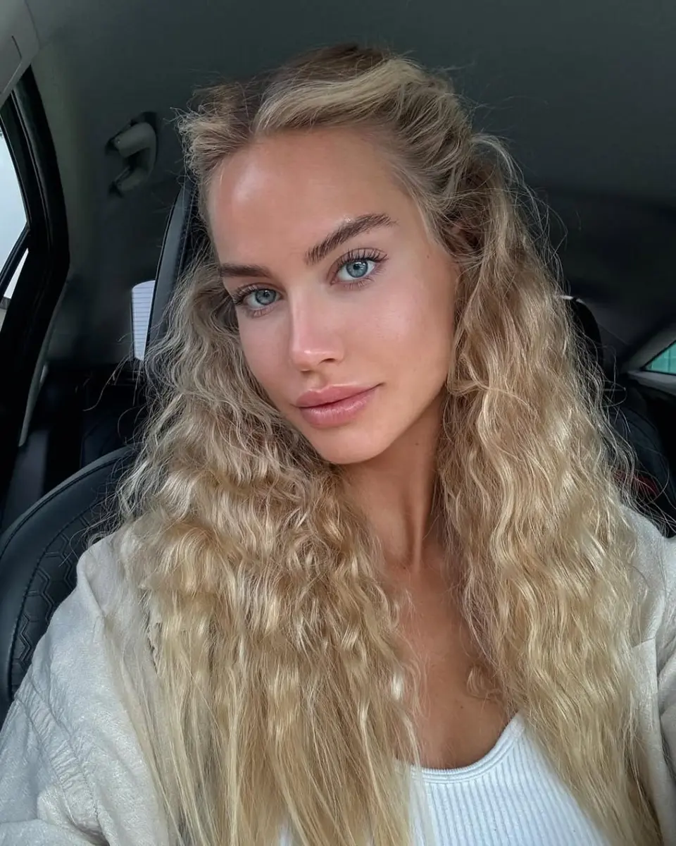 Lily escort in Dubai