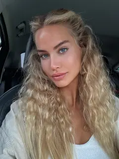 Lily escort in Dubai