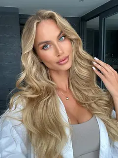 Lily escort in Dubai