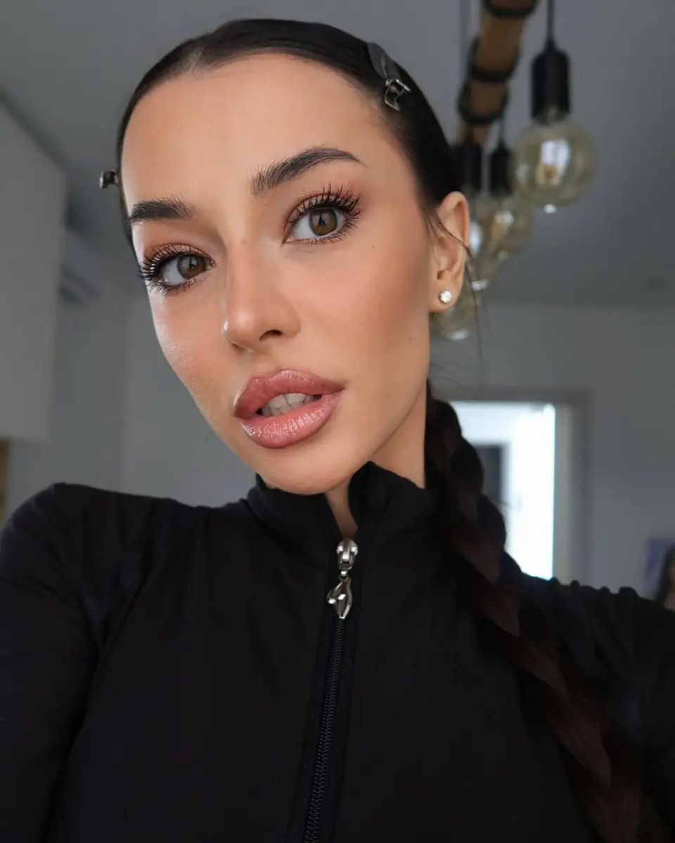 Regina escort in Dubai
