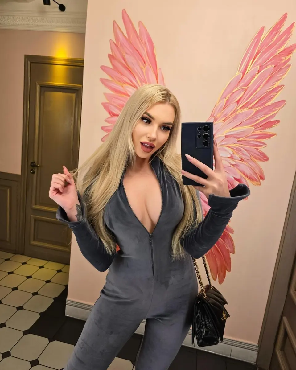 Rose escort in Dubai