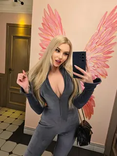 Rose escort in Dubai