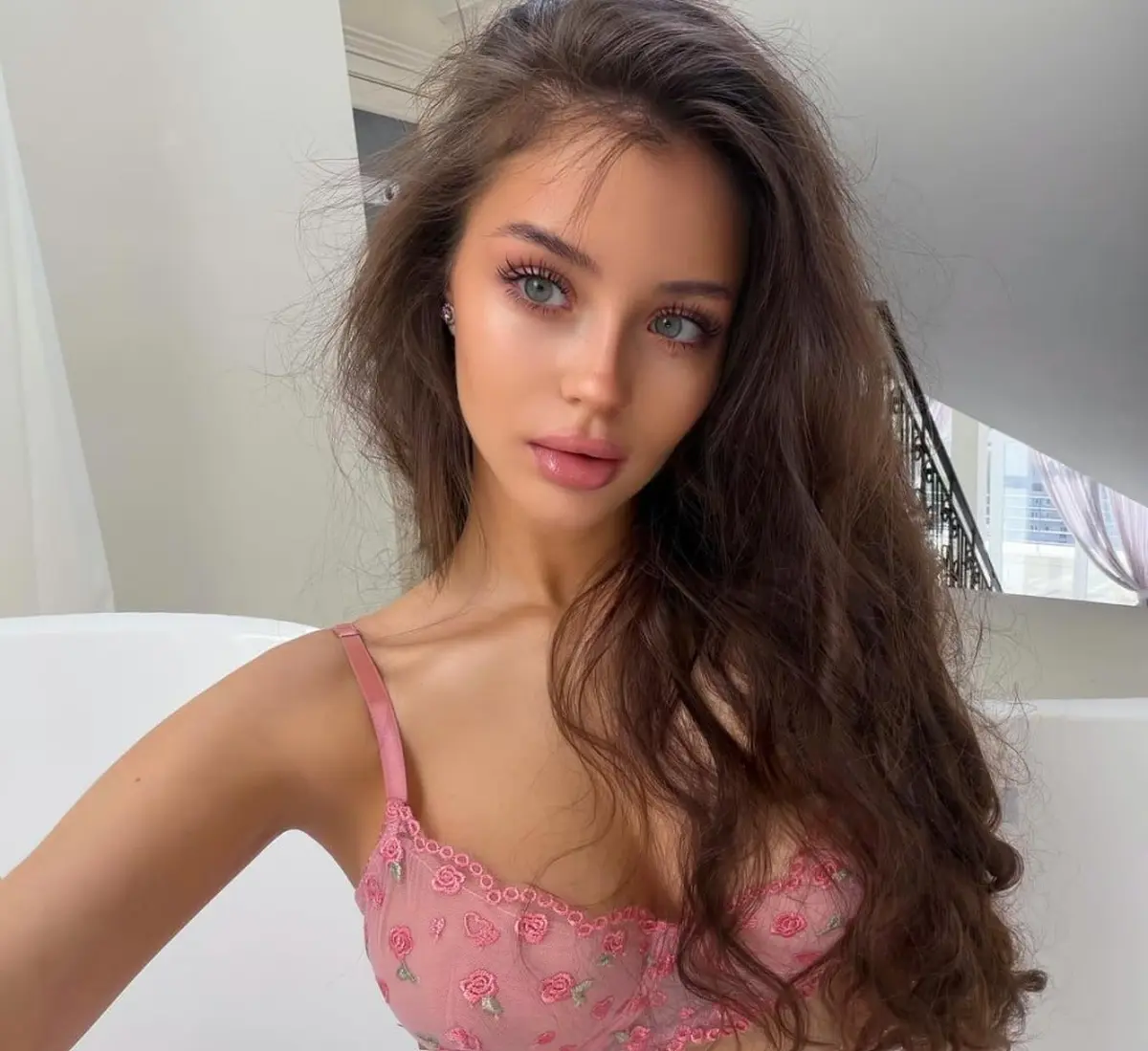 Sophia escort in Dubai