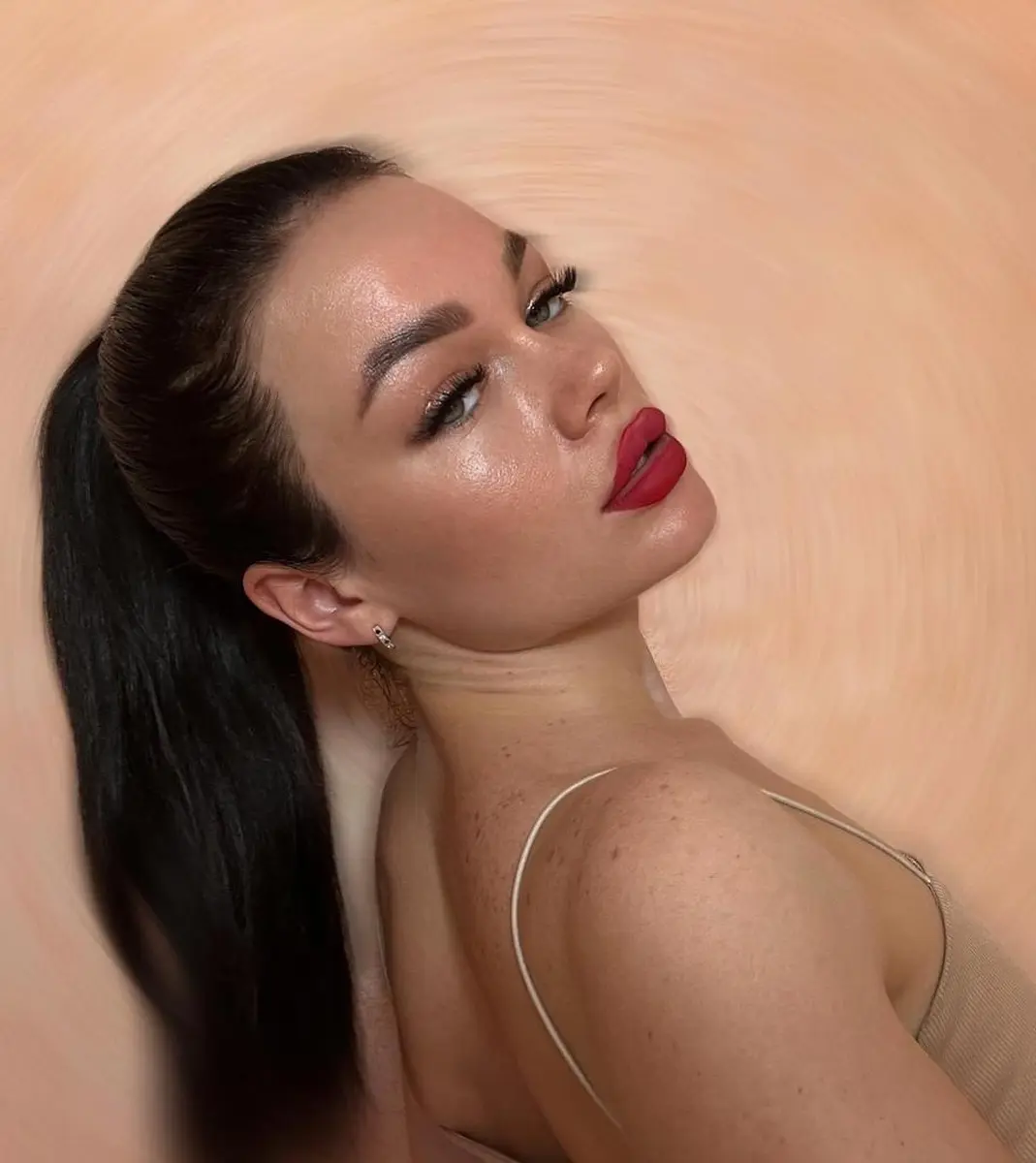 Камень эскорт в городе Дубай